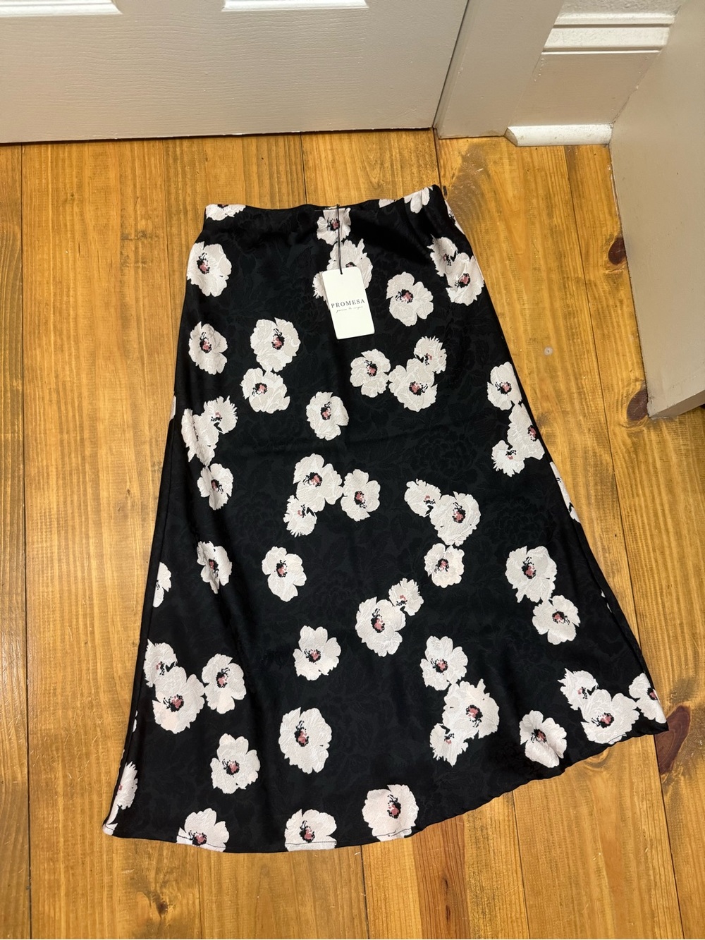 Promesa Black Midi Skirt with White Floral Pattern